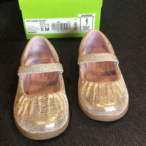 ❌DONATED❌Stride Rite Silver Cassie